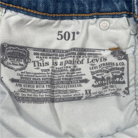 Levi's 501 Denim Shorts Women's 24 Blue Mid-Rise Hem Button-Fly Distressed - Picture 8 of 14